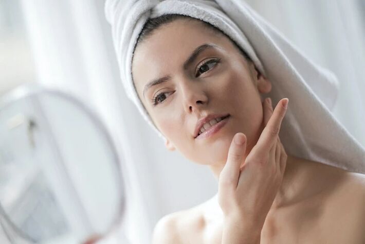 Κορίτσι με όμορφο δέρμα